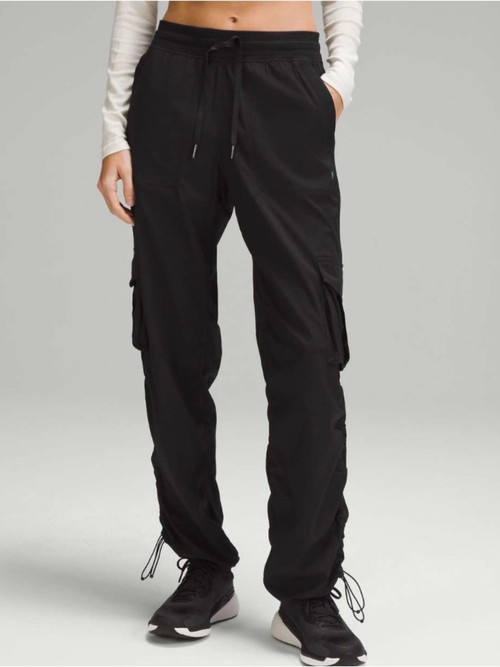 Lululemon Dance Studio Relaxed-Fit Mid-Rise Cargo Pant in Black Size Medium $128